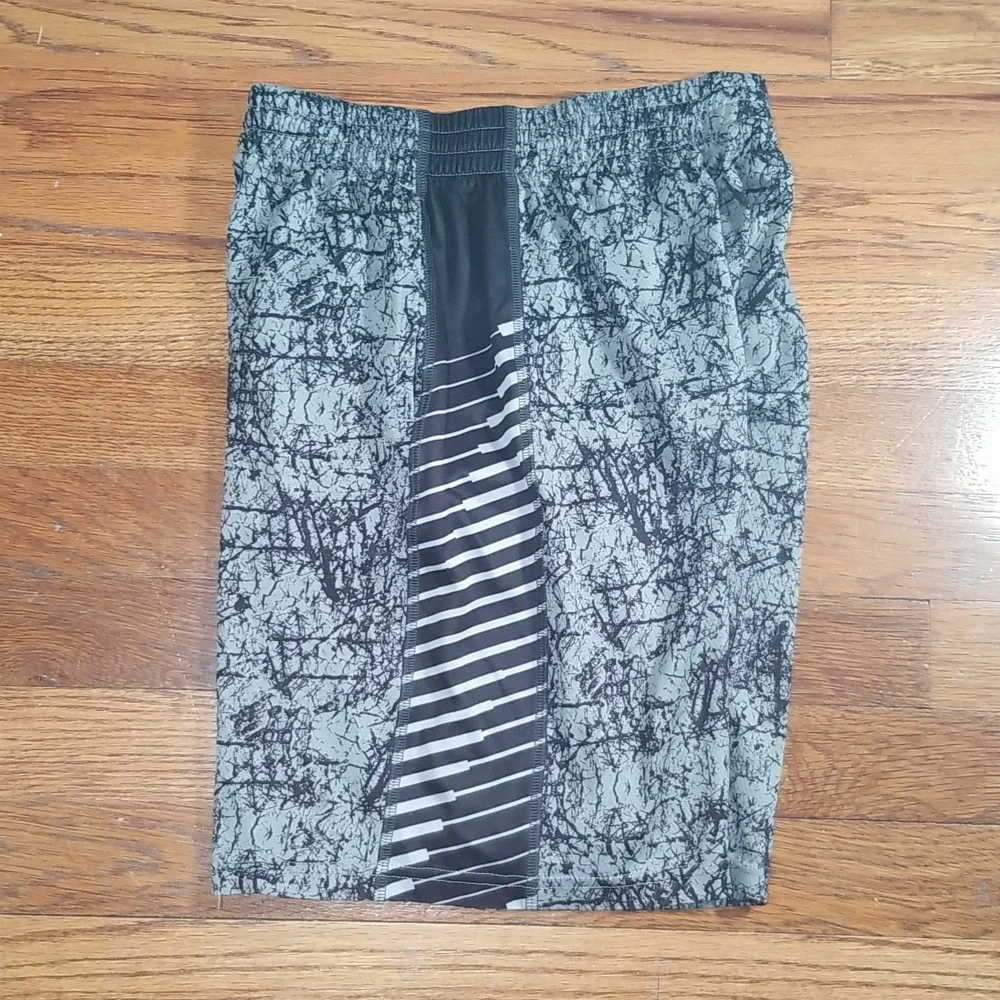 Old Navy Boy's Black & Gray Shorts Size M (8) with side pockets